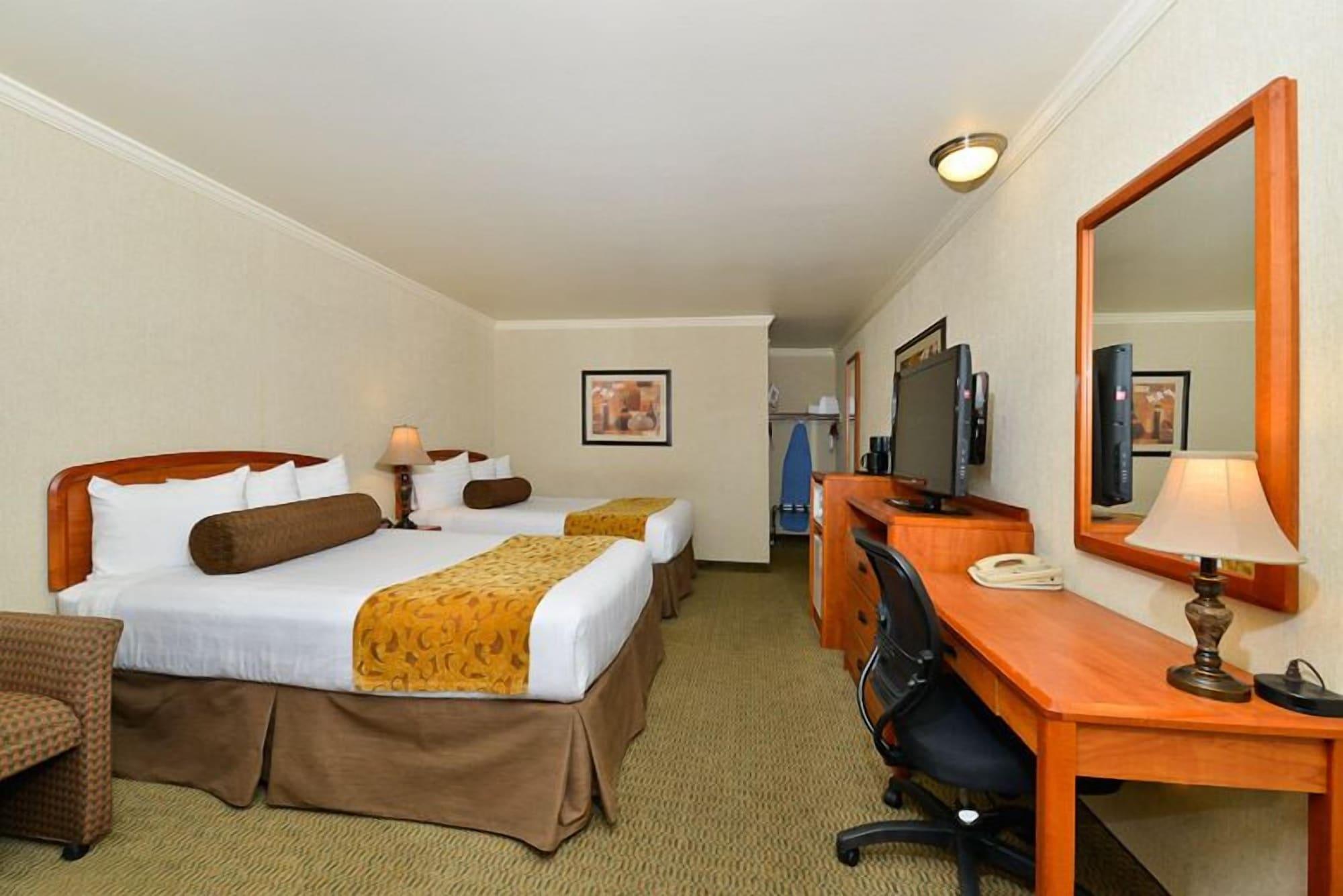Best Western Holiday Hotel Coos Bay Exterior photo