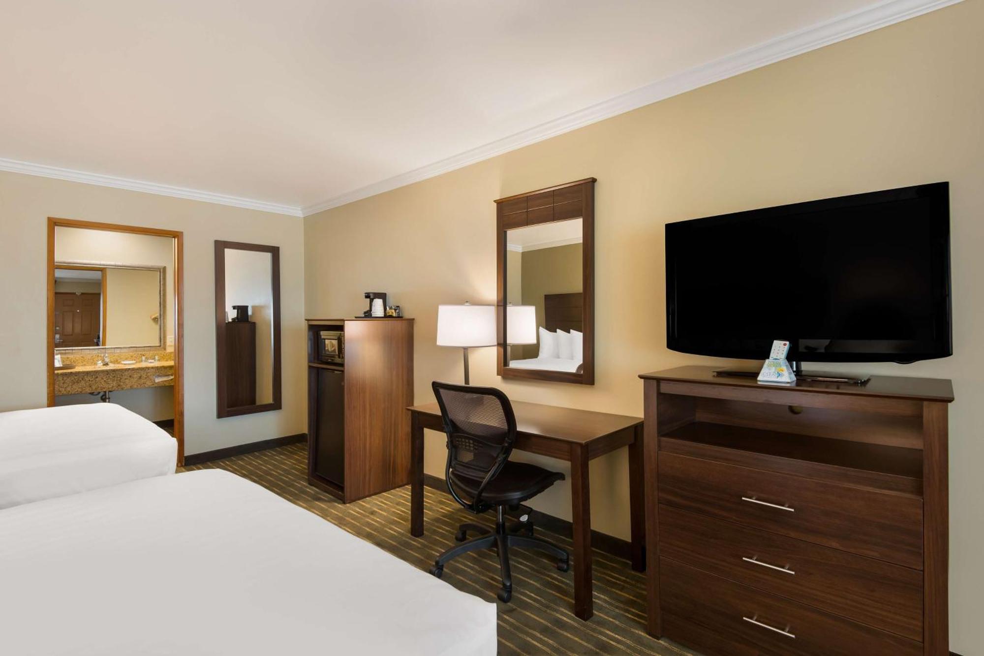 Best Western Holiday Hotel Coos Bay Exterior photo