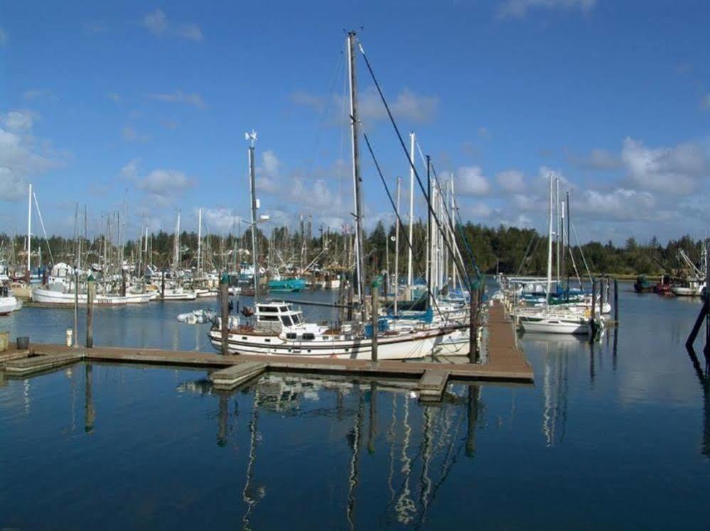 Best Western Holiday Hotel Coos Bay Exterior photo